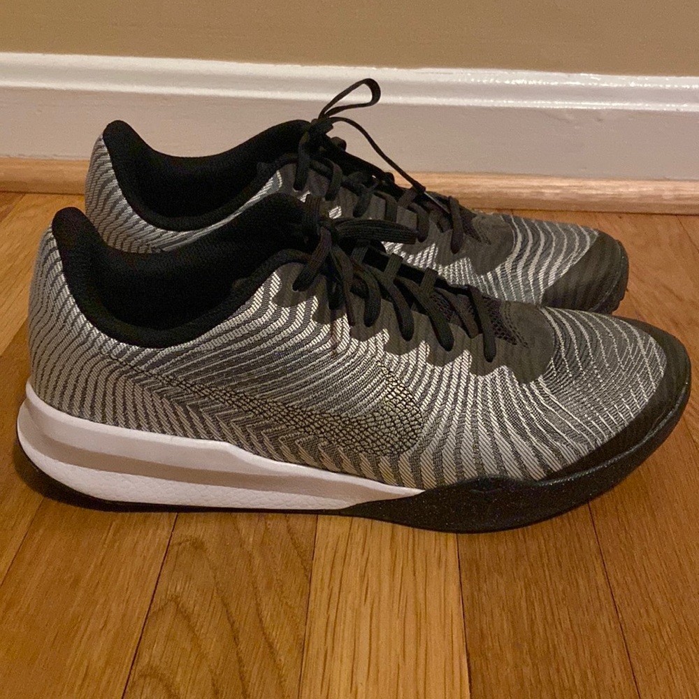 Nike Kobe’s Basketball Shoes Size 9.5